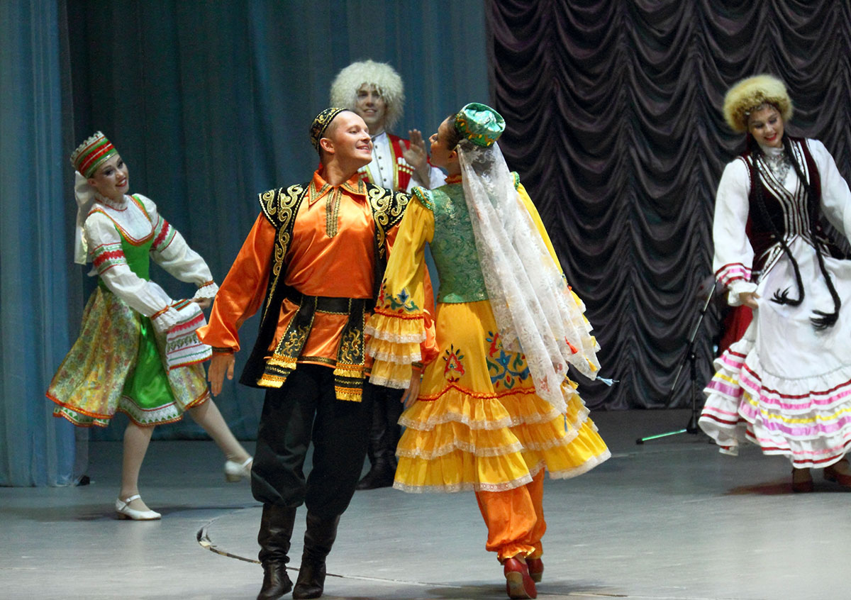 Творческий подарок из Челябинской области – концерт танцевального ансамбля